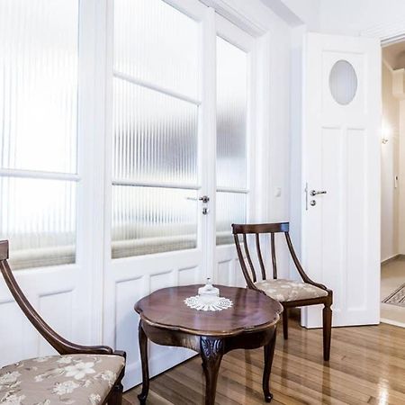 Neoclassical Apartment With 3 Bedrooms In Pireus Exteriör bild