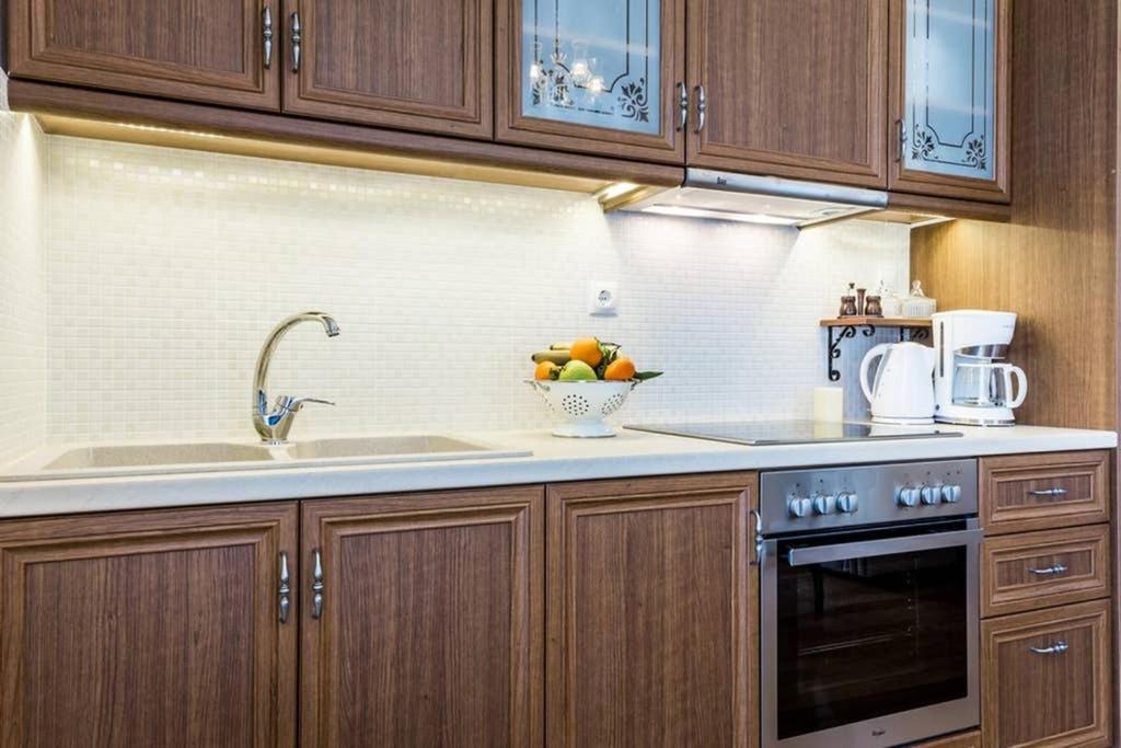 Neoclassical Apartment With 3 Bedrooms In Pireus Exteriör bild