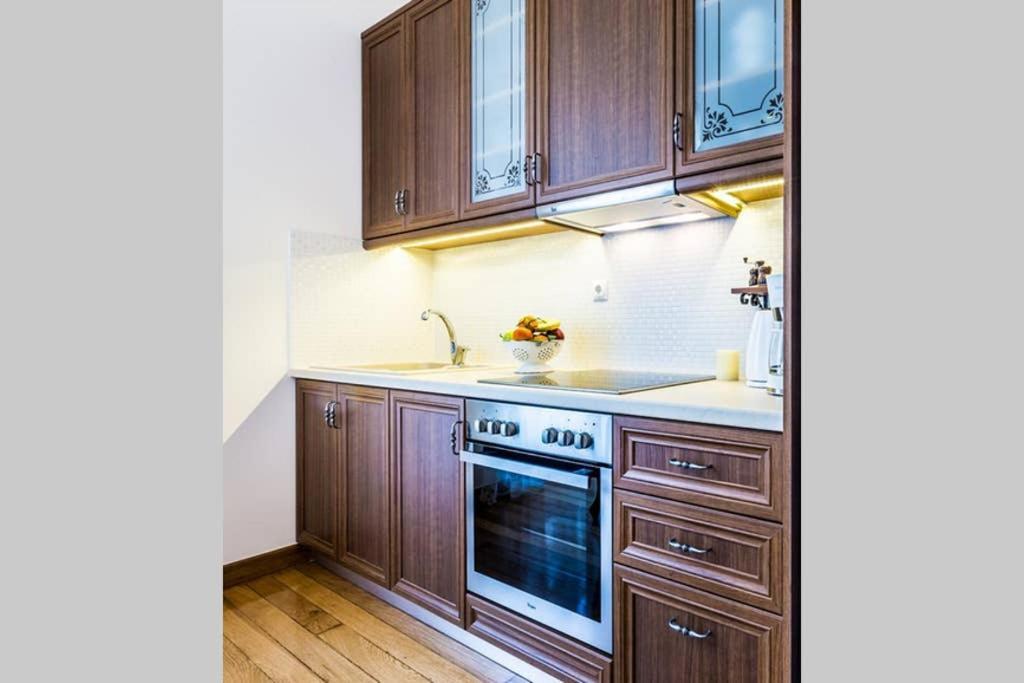 Neoclassical Apartment With 3 Bedrooms In Pireus Exteriör bild