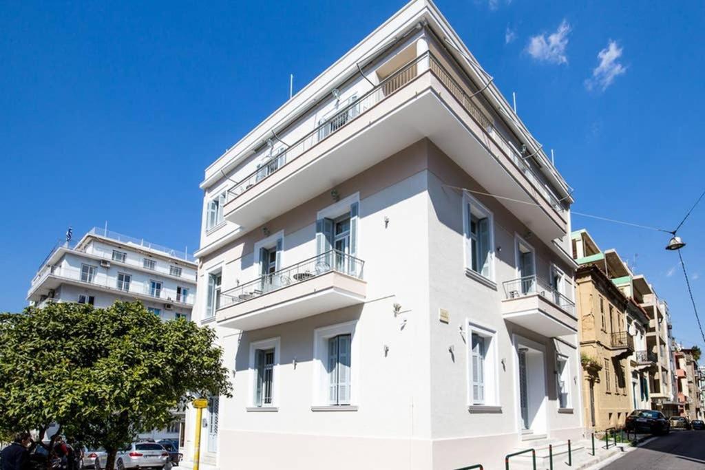 Neoclassical Apartment With 3 Bedrooms In Pireus Exteriör bild
