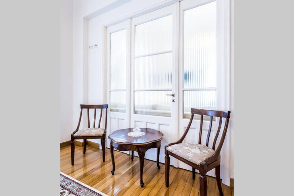 Neoclassical Apartment With 3 Bedrooms In Pireus Exteriör bild