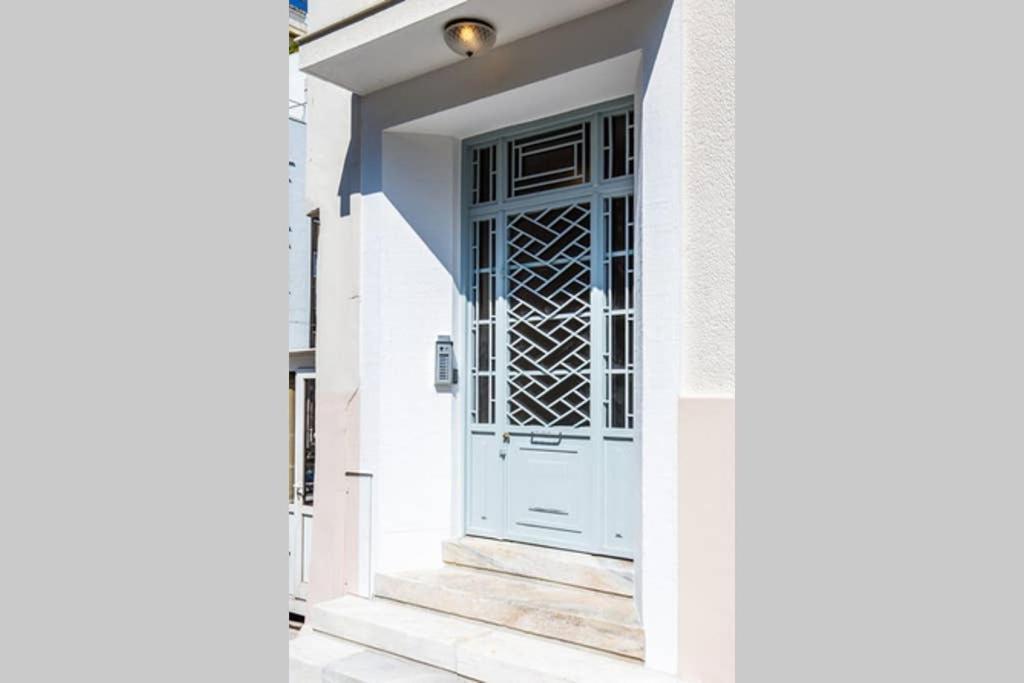 Neoclassical Apartment With 3 Bedrooms In Pireus Exteriör bild