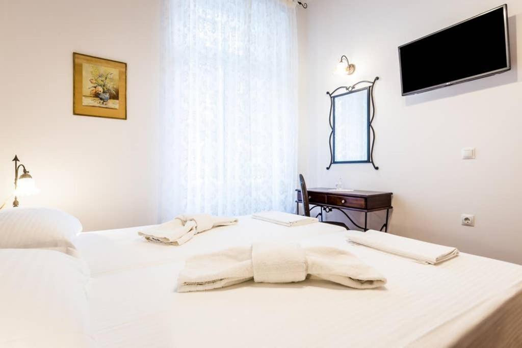 Neoclassical Apartment With 3 Bedrooms In Pireus Exteriör bild