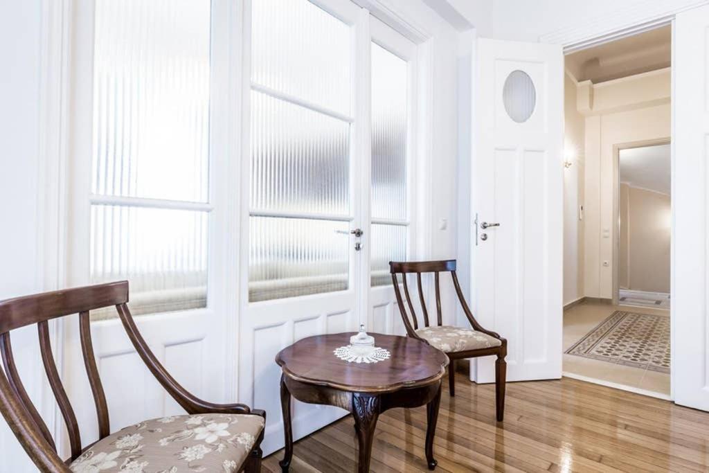 Neoclassical Apartment With 3 Bedrooms In Pireus Exteriör bild