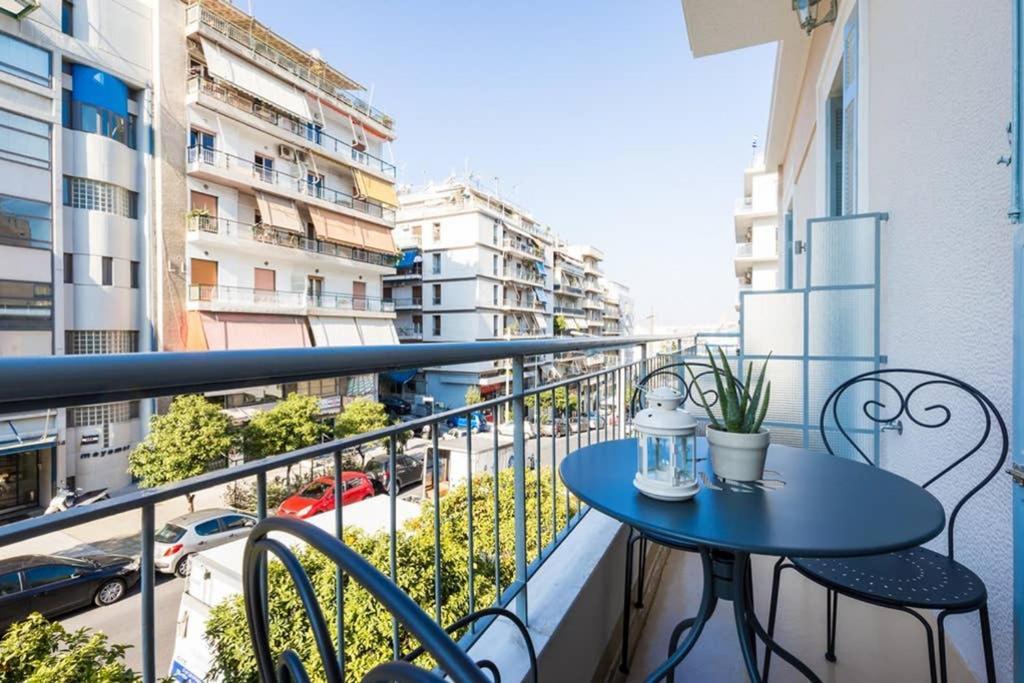 Neoclassical Apartment With 3 Bedrooms In Pireus Exteriör bild
